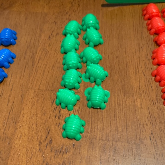 Bed Bugs Board Game Replacement Pieces Tongs and Bugs 1985 Milton Bradley - Picture 5 of 12